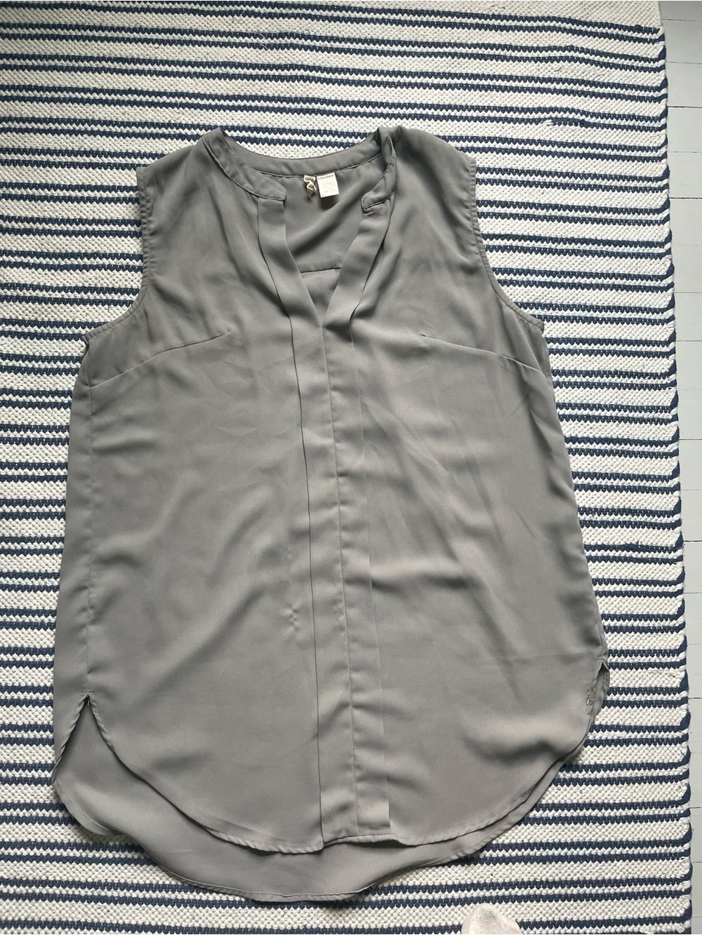 Japna Sleeveless V-Neck Top - Gray